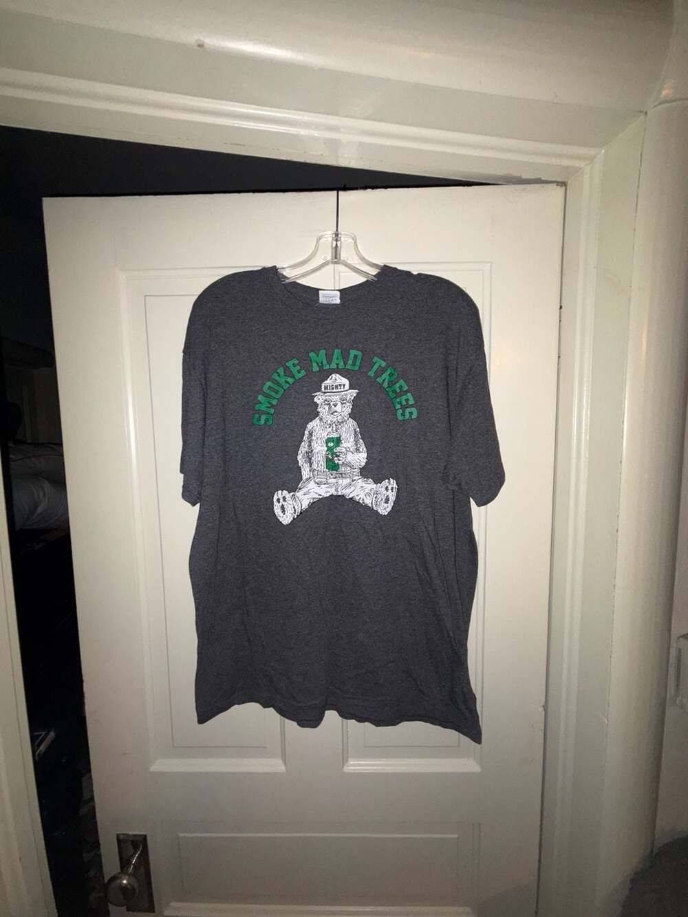 Delta Pro-Weight Smoke Mad Trees Bear Graphic T-Shirt Size L Gray